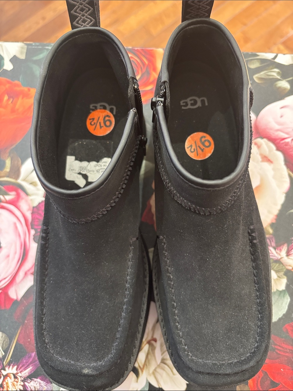 UGG ladies Black Suede Chukka Boots with Side Zip